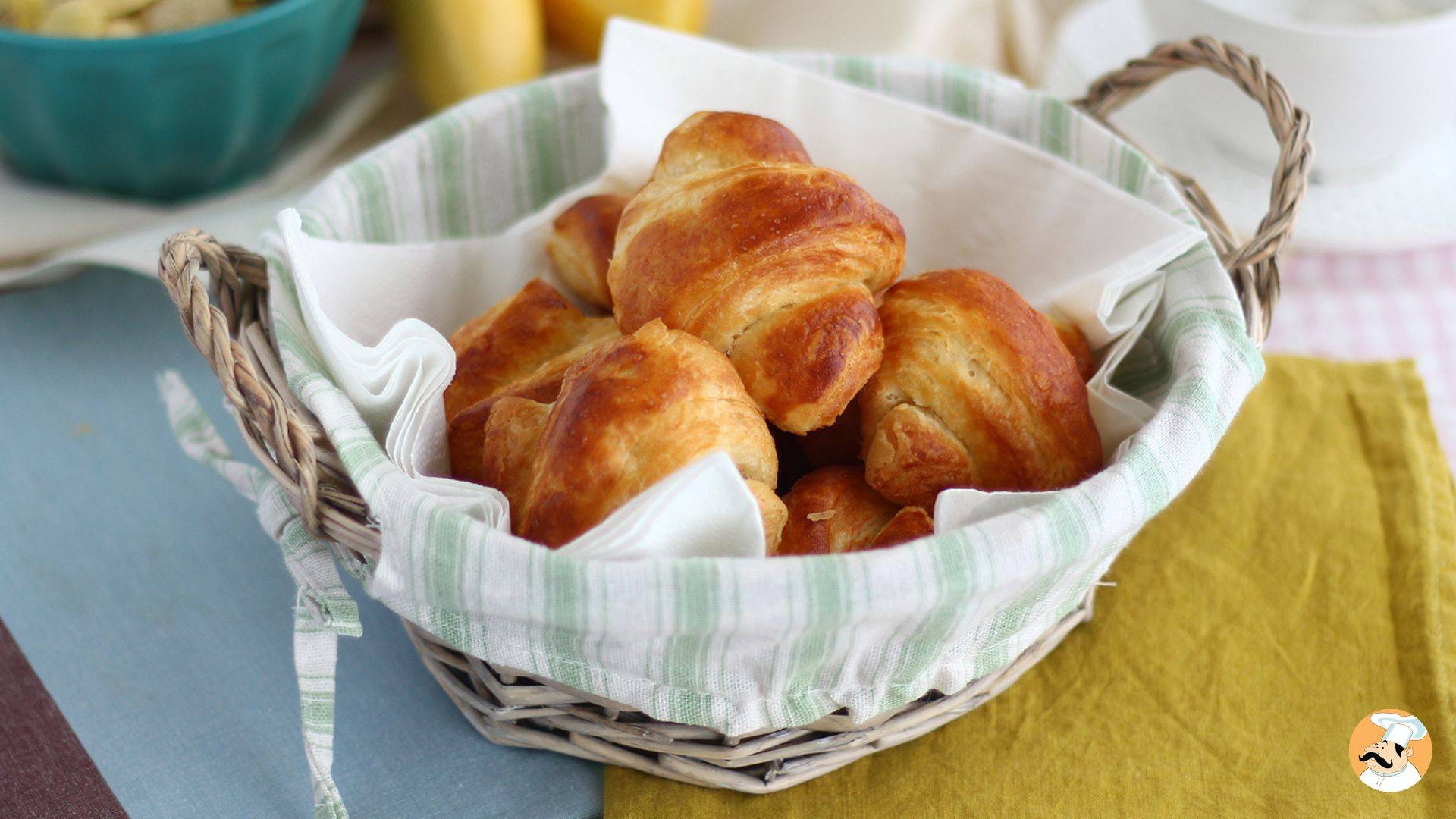 Zde se nic nevyhazuje: Způsoby, jak využít croissant (nebo jiné pečivo), který se stal starým.