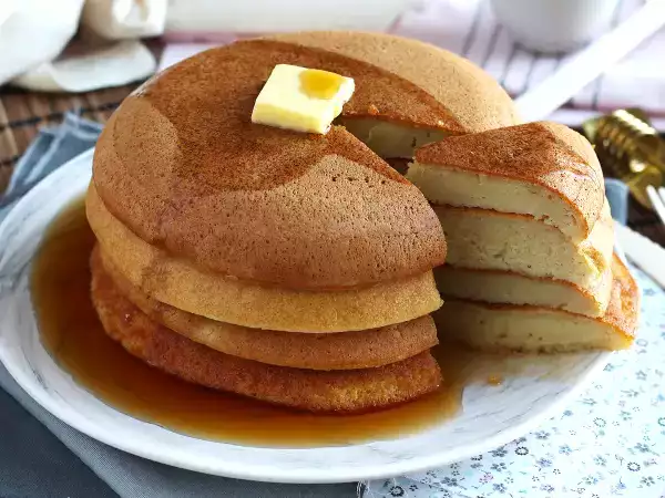 Nadýchané japonské palačinky: snadný recept na palačinky nadýchané jako mraky