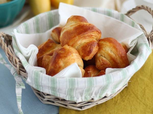 Zde se nic nevyhazuje: Způsoby, jak využít croissant (nebo jiné pečivo), který se stal starým.