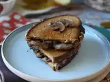 Recept Grilovaný sendvič s houbami a strouhaným sýrem