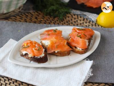 Recept Čerstvý kozí sýr a uzený losos na toastu