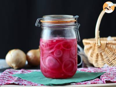 Recept Nakládaná červená cibule, ideální pro vylepšení vašich pokrmů!