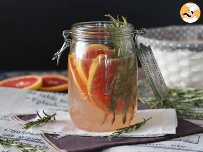 Recept Voda s příchutí grapefruitu a rozmarýnu: detoxikační nápoj bez přidaného cukru