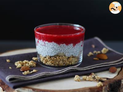 Recept Verriny z chia pudinku s kokosovým mlékem, malinami a granolou