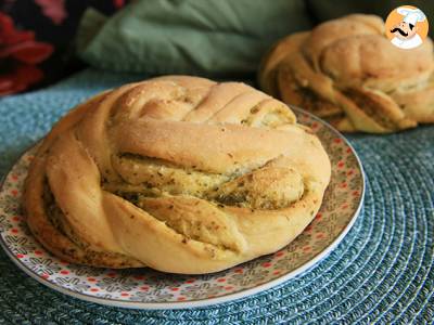 Recept Pletené housky se zeleným pestem