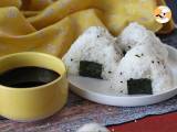 Tuňákové onigiri, malý japonský trojúhelníkový sendvič s rýží - おにぎり - Příprava krok 15