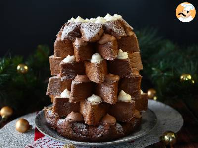 Brioška Pandoro plněná krémem Nutella a vanilkovým krémem ve tvaru vánočního stromku.