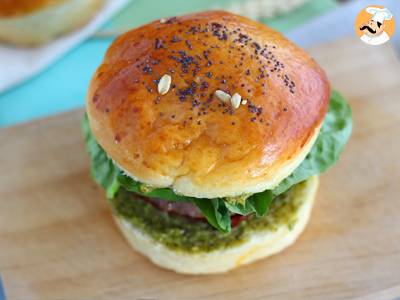 Burger v italském stylu: omáčka pesto, sušená rajčata, mozzarella - foto 5