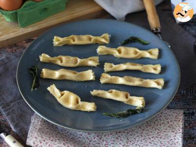 Caramelle, ravioli ve tvaru cukroví s dýňovou náplní a ricottou - foto 3