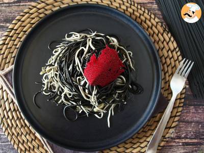 Černé špagety s česnekem a gulami. Pasta al nero di seppia - foto 4