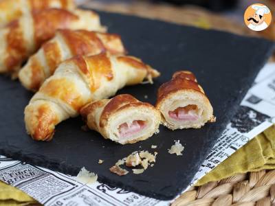 Croissanty z listového těsta s bešamelovou omáčkou, šunkou a sýrem