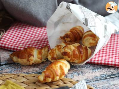 Croissanty z listového těsta s bešamelovou omáčkou, šunkou a sýrem - foto 3