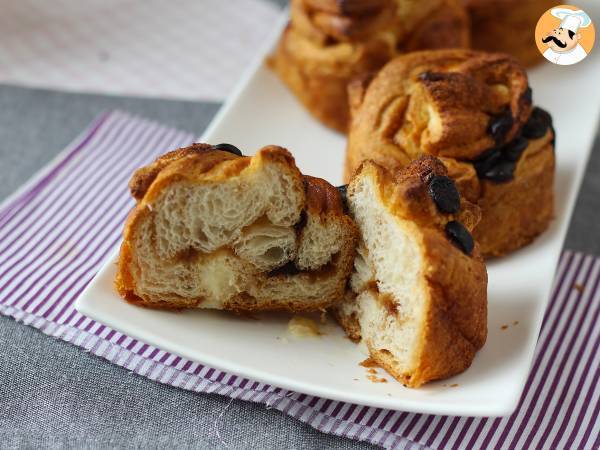 Cruffins, kombinace croissantu a muffinu s krémem a čokoládou. - foto 6