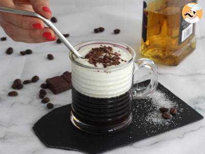 Irish Coffee (káva s whisky a šlehačkou) - foto 3