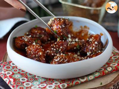 Korejské smažené kuře s pikantní omáčkou gochujang - Dakgangjeong