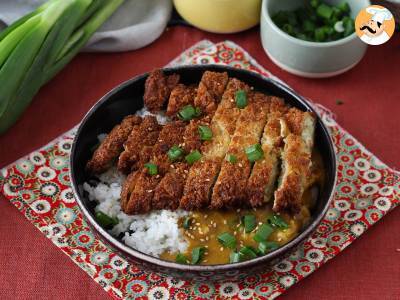 Lilek obalený ve strouhance panko, japonské kari ve stylu katsu, ale vegetariánské