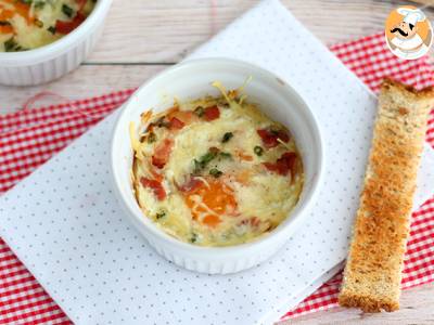 Oeufs cocotte se slaninou a pažitkou, rychlý recept