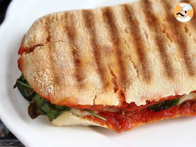 Panini s chorizem a ementálem - foto 4