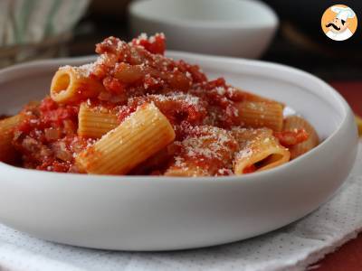 Pasta all'amatriciana, tradiční recept vysvětlený krok za krokem - foto 2