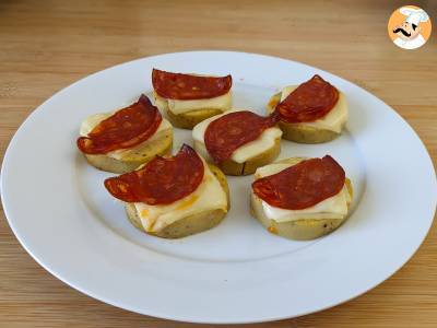 Polenta crostini se sýrem scamorza a feferonkami - foto 4