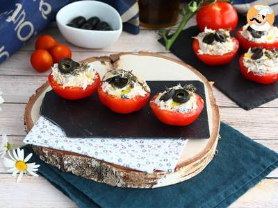 Rajčata plněná tuňákem, sýrem fromage frais a olivami