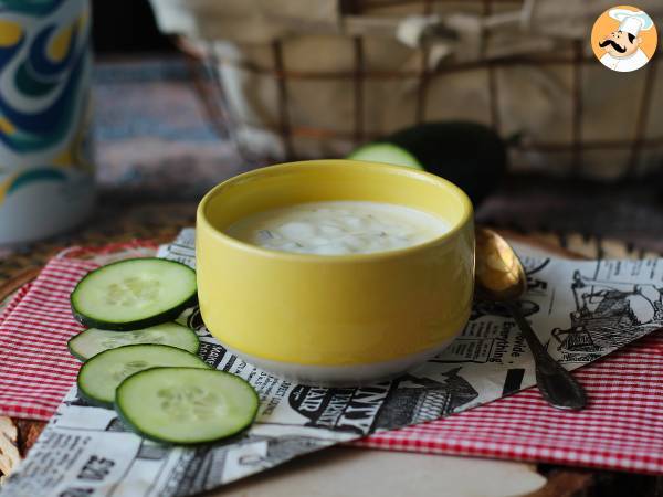 Řecký jogurt, okurka a cibulová omáčka - foto 4