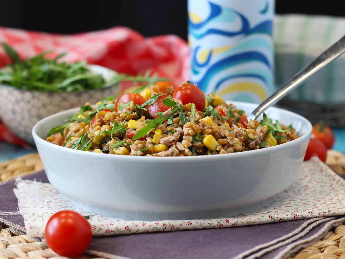 Salát ze špaldy a tuňáka: lehký, chutný a dokonalý celoroční recept - foto 3