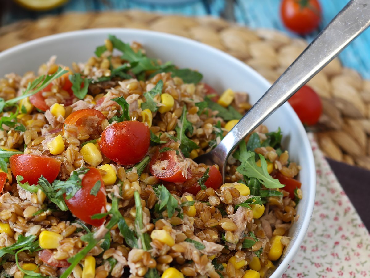 Salát ze špaldy a tuňáka: lehký, chutný a dokonalý celoroční recept - foto 5
