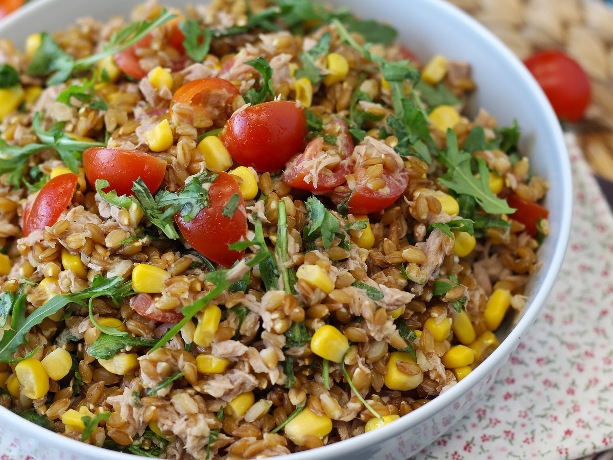 Salát ze špaldy a tuňáka: lehký, chutný a dokonalý celoroční recept - foto 6