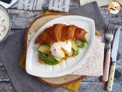 Sendvič s croissantem na pozdní snídani - foto 2