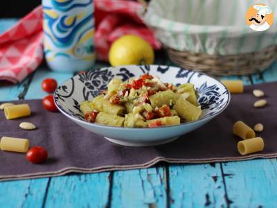 Studené těstoviny s avokádovým krémem, mandlemi a cherry rajčátky: vegetariánské a velmi chutné! - foto 2