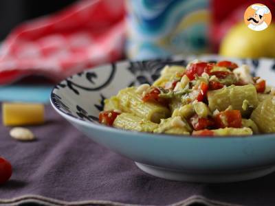 Studené těstoviny s avokádovým krémem, mandlemi a cherry rajčátky: vegetariánské a velmi chutné! - foto 3