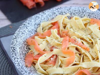 Tagliatelle s uzeným lososem a koprem - foto 3