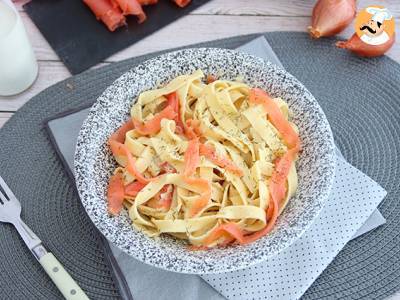 Tagliatelle s uzeným lososem a koprem - foto 5