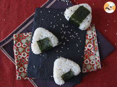 Tuňákové onigiri, malý japonský trojúhelníkový sendvič s rýží - おにぎり - foto 5