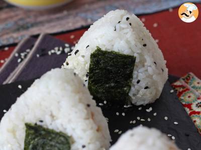 Tuňákové onigiri, malý japonský trojúhelníkový sendvič s rýží - おにぎり - foto 8