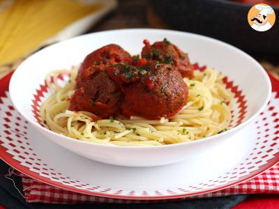 Vegetariánské masové kuličky ze seitanu s rajčatovou omáčkou